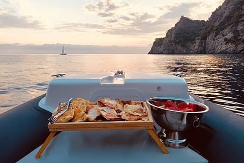 Sunset Boat Tour with Aperitif in Portofino