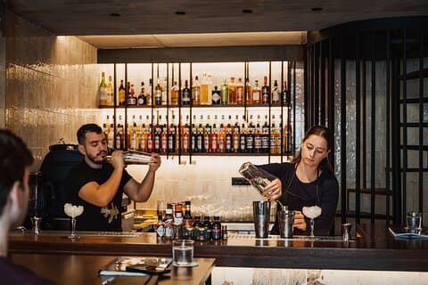 Workshop di cocktail con abbinamento di cibo per dita al Bartenders Club