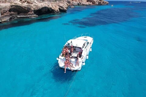 Excursión en barco a Favignana y Levanzo con almuerzo a bordo.