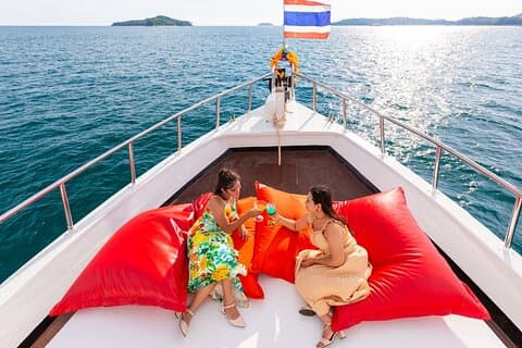 Restauranter i nærheten av Melody Sunset Dinner Cruises