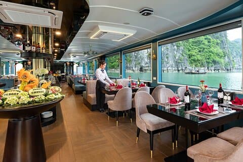 Croisière de luxe 5 étoiles Cuisine locale Jacuzzi et soirée au coucher du soleil