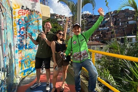 Medellin Comuna 13 Historische Tour met Snacks en Drankjes