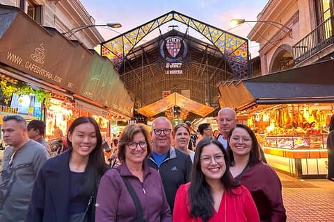 Tour gastronómico por la ciudad de Barcelona y comida tradicional de Simona