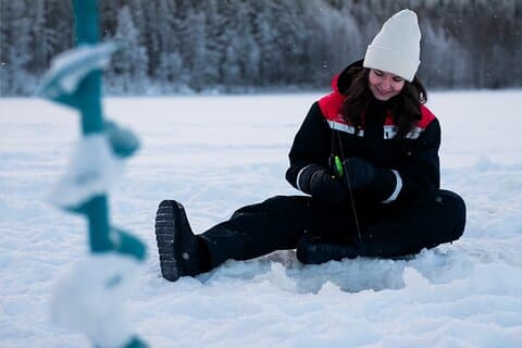 Experiencia de pesca en hielo en Laponia desde Rovaniemi
