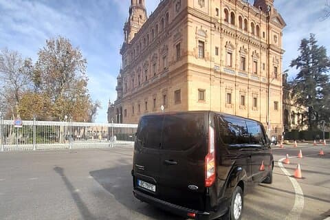 Privétransfer van Algarve naar Sevilha met 8 zitplaatsen Minibus