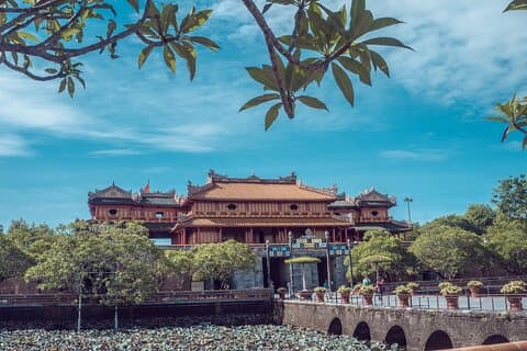 Imperial Splendor of Hue: Palácios, Pavilhões e Legado Real