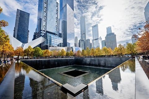 New York : Wall Street Finance & Power, 9/11 memorial & the Bull