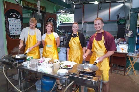 Master Express and Full Thai Cooking Class from Chiang Mai