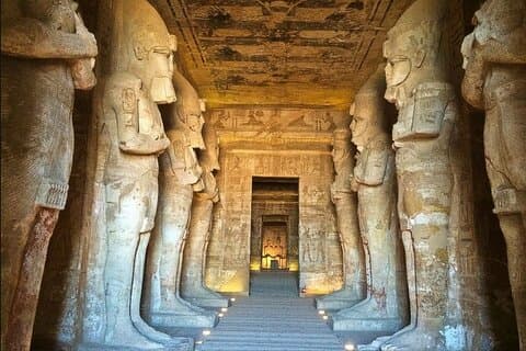 Excursión privada de día completo a Abu Simbel desde Asuán