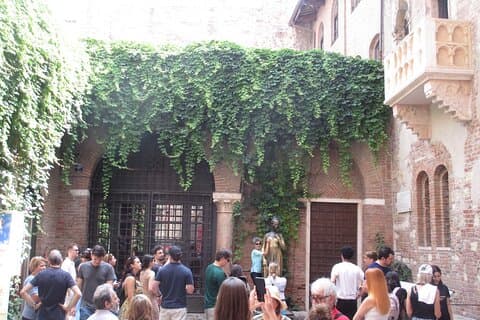 Verona selvguidet tur og Scavenger Hunt
