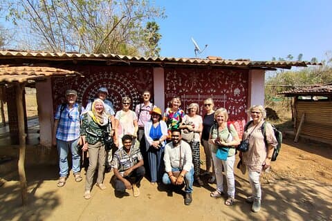 Tour del villaggio di Mumbai con cultura artistica Warli