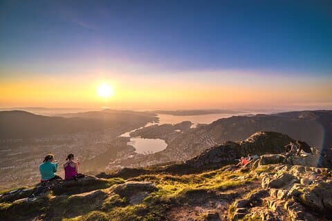 Bergen bei Nacht: Gipfeltour zu Ulriken & Fløyen mit Seilbahn