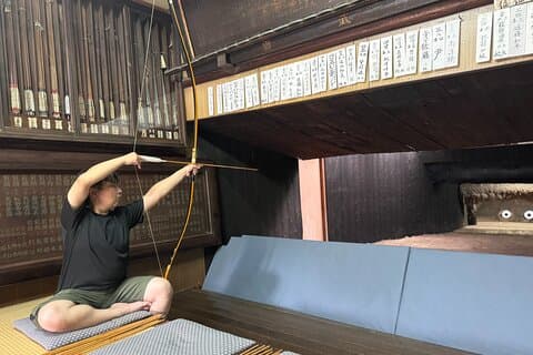 160 años de auténtica experiencia de tiro con arco sentado en Kioto