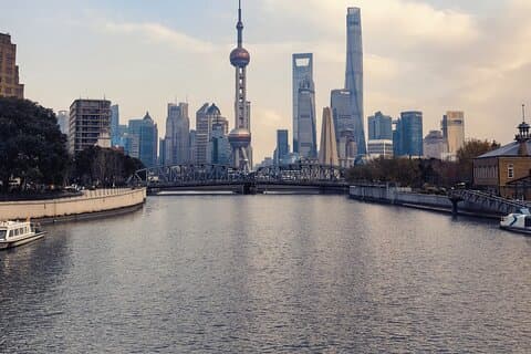 A Cinematic Walk from Suzhou Creek to the Bund