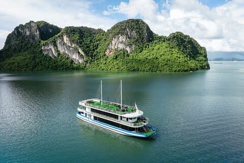 Croisière de luxe sur la baie d'Halong: Nager, faire du kayak, explorer les grottes et faire la fête