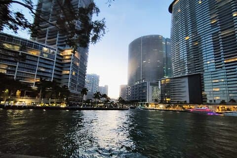 Prova il servizio di limousine di lusso a Miami!!