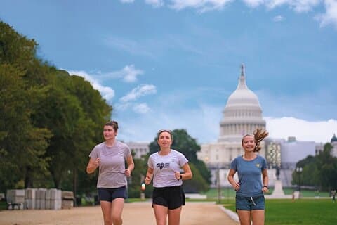 ワシントンDC記念碑を地元の人と運営: グループランニングツアー