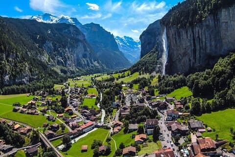 チューリッヒ: グリンデルヴァルト、ラウターブルネン&インターラーケンへのガイド付き日帰り旅行