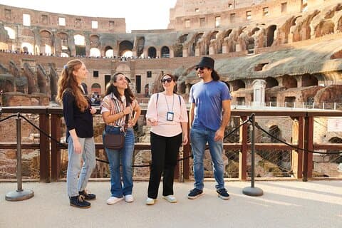Coliseo Arena & Foro Romano : Tour en grupo reducido (MAX 10 Personas)