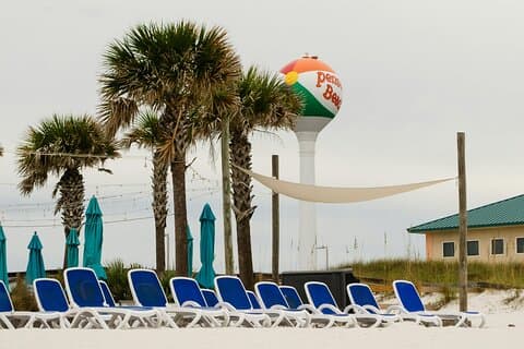 Pensacola Beach Splash and Dash Tour & Scavenger Hunt