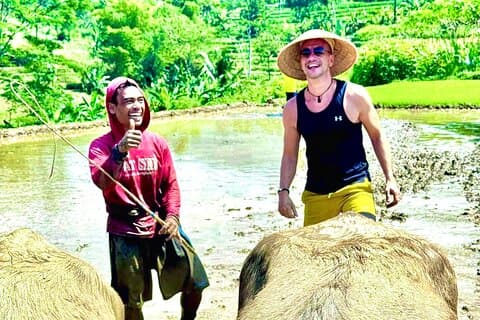 Nepal Van Java e bufali Attività con la comunità locale