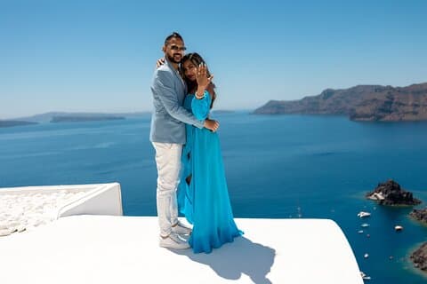 Privates Fotoshooting für einen Heiratsantrag in Oia