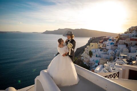 Sessão de fotos de casamento privado na vila de Oia