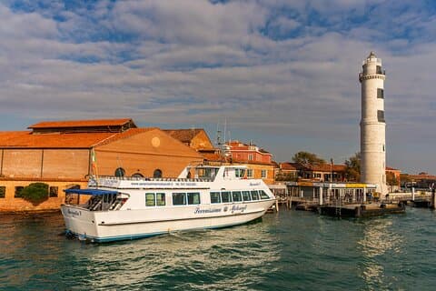 5.5-Hour Murano and Burano Islands Tour