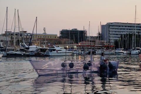 シラキュース：海岸と洞窟を巡る完全に透明なボートツアー