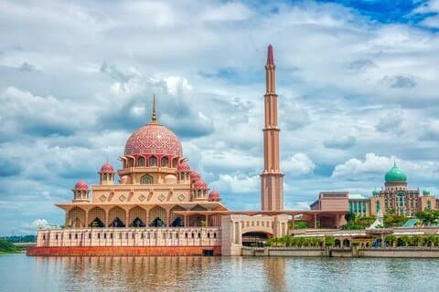 Putrajaya Pink Mosque and Blue Mosque Shah Alam Day Tour
