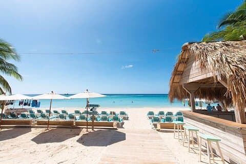 Roatán San Simón Beach Club at West Bay Beach