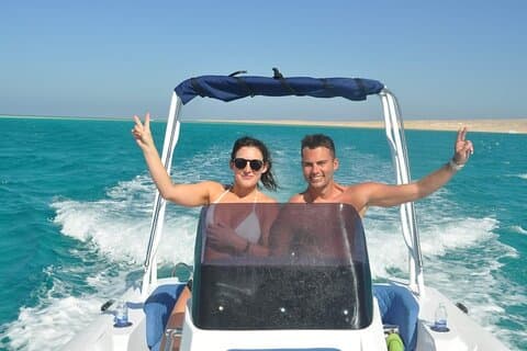 Visite des 6 îles Hurghada avec observation des dauphins et plongée avec tuba