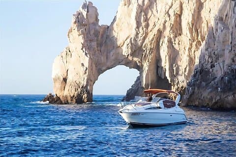 Crucero en yate privado a El Arco con aventura de snorkel en Cabo