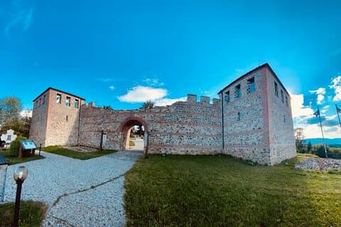 Excursão de um dia para Tsari Mali Grad Fortress e Belchin SPA