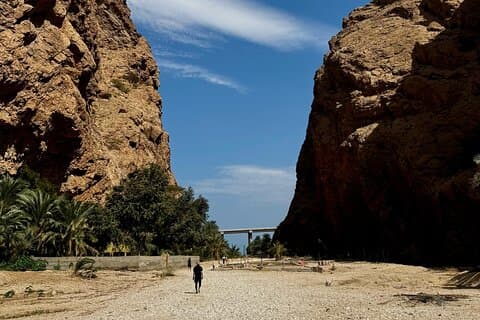 Muscat: Wadi Shab and Bimmah Sinkhole Adventure