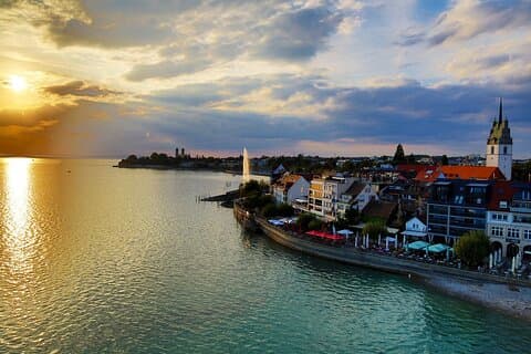 Visite privée de la ville de Friedrichshafen avec dégustation de vins