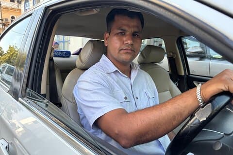 Hin- und Rücktransfer Jaipur nach Sawai Madhopur Hotels im AC Fahrzeug