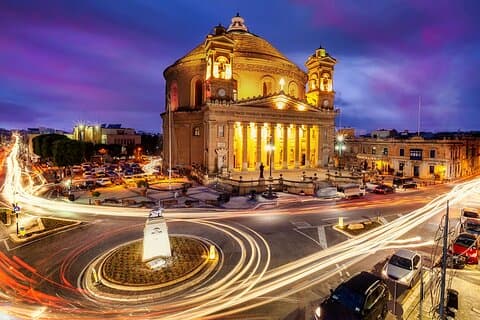 Tour notturno a La Valletta, Mosta e Mdina incl. Audi-Visual Show