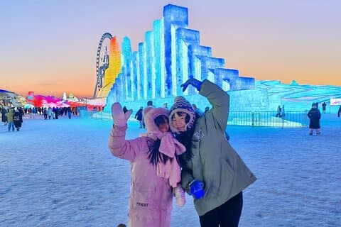 氷と雪のフェスティバルへのオールインクルーシブプライベート日帰りツアー