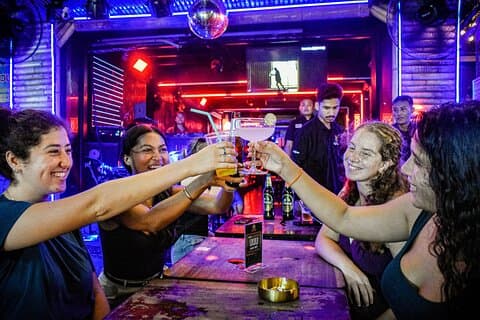 Vandring Hidden Gems Bar och fest genom Chinatown Tour