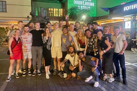 Zagreb Pub Crawl 1 hora de entradas ilimitadas al club de bebidas
