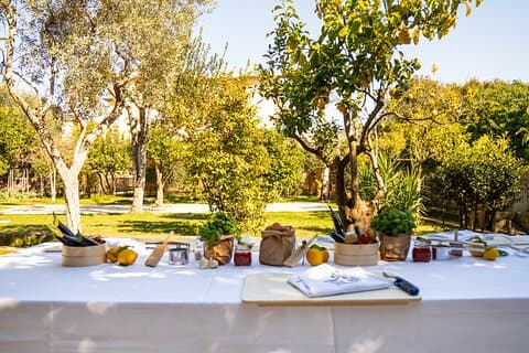 Kochschule und Mittagessen im Garten im Zentrum von Sorrent
