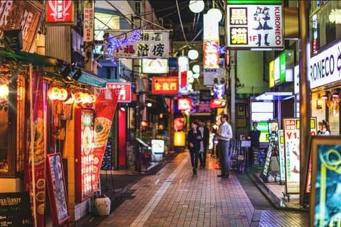 Tokyo: neon lys Shinjuku og Shibuya