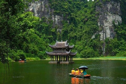 Excursion privée d'une journée à Trang An, Bich Dong, famille locale et grottes de Mua