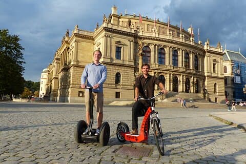 Visite de 4 heures en Segway et scooter électrique à Prague avec un guide local