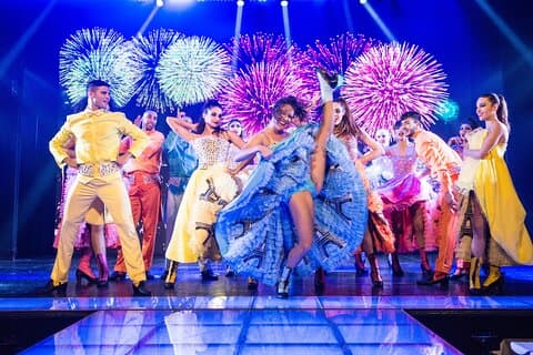 Paradis Latinでのパリスパ体験とキャバレーディナーショー