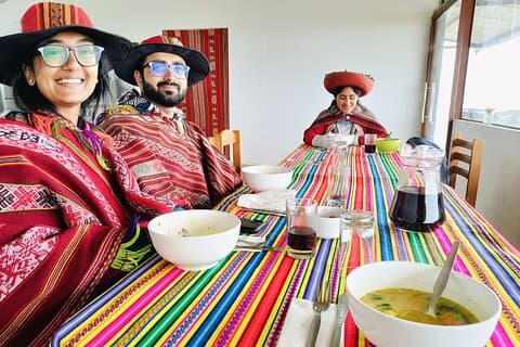 Lunch, Llamas & Textiles Experience (Cusco Region): ANDEAN COLORS