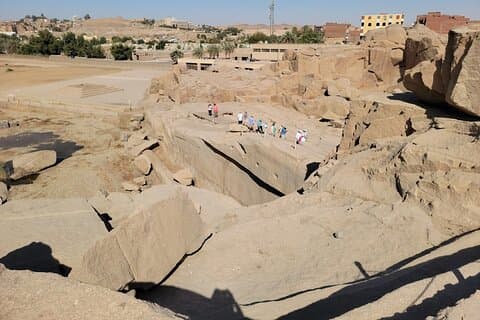 Abu Simbel & Obelisk: 完成した栄光&未完成のミステリー