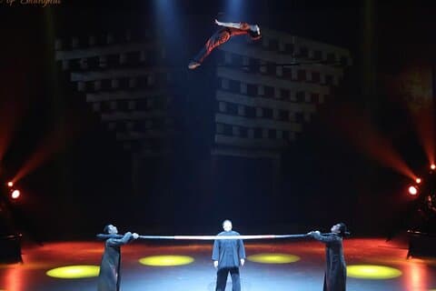 ERA Akrobatik Show Ticket mit privatem Transfer