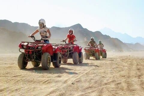 Hurghada: Jeep Safari met Camel Ride, Diner en Show en meer